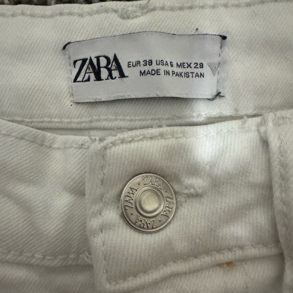 Zara White Cropped Jeans | Raw Hem | Size US 6